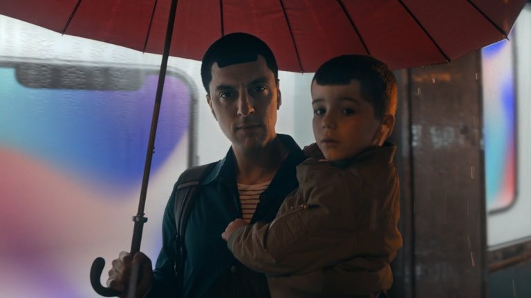 Samsung’s new ad makes fun of Apple, again