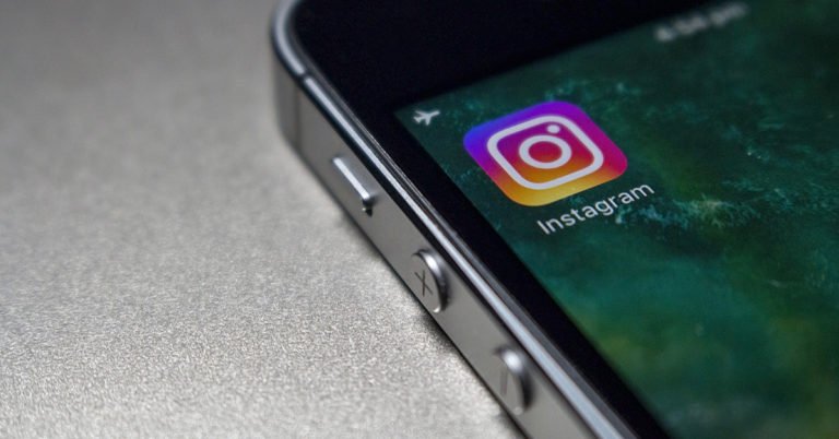 Apple iOS 14 camera indicator reportedly stays on while using Instagram app