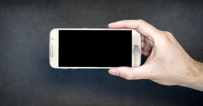 Using alcohol to clean your smartphone