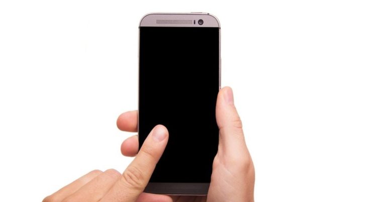 Using makeup remover on your smartphone