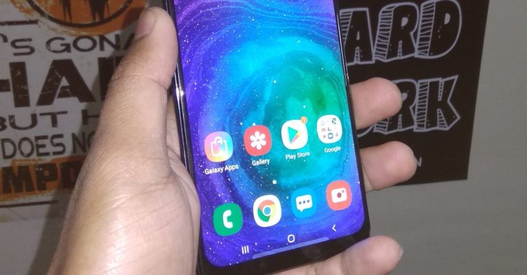 Samsung Galaxy A30 Review: Premium looks and display come with a long battery life