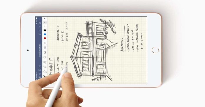 New-iPad-Mini-Apple-Pencil-with-hands-drawing