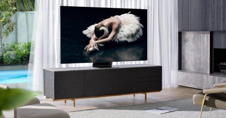 Samsung The 8K Festival Galaxy Fold smartphone QLED 8K TVs