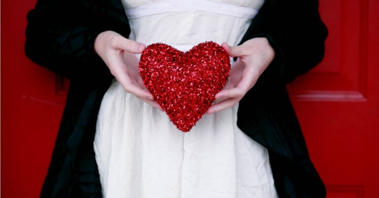 Valentine’s day gifting guide: 7 gadgets that you can gift HER this Valentine’s Day