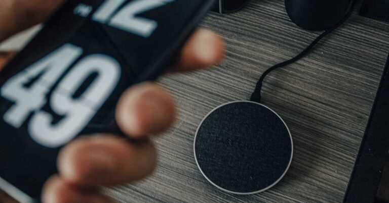 Top 10 wireless chargers for your smartphone, wireless earphone, or a smartwatch