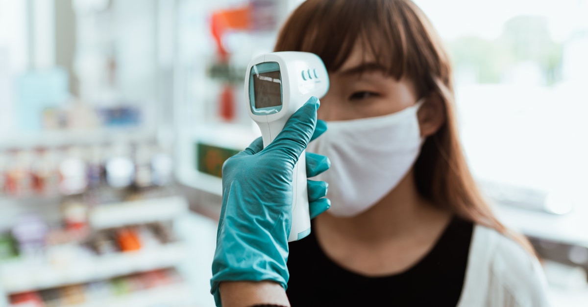 How to correctly use a digital thermometer scanner? A complete guide.