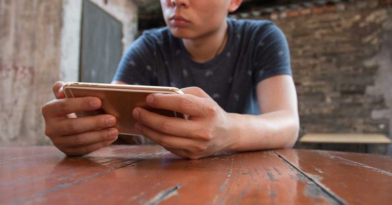 How To Enjoy Online Gaming on Your Smartphone