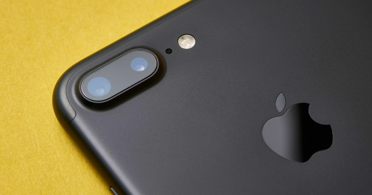 How to turn on flashlight on android and iOS