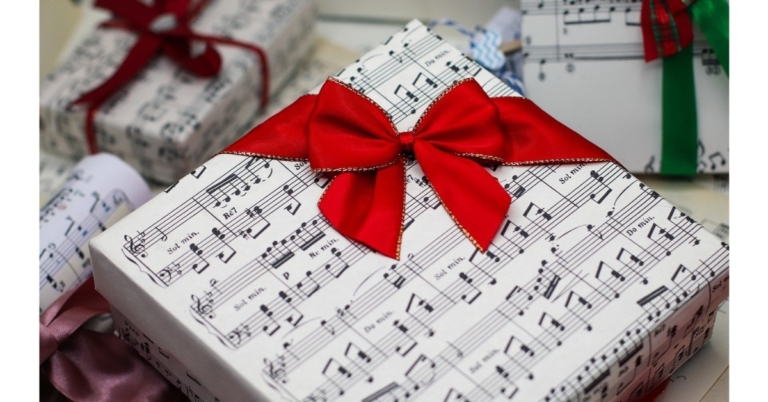 Valentine's Day gift ideas for him/her at the last minute