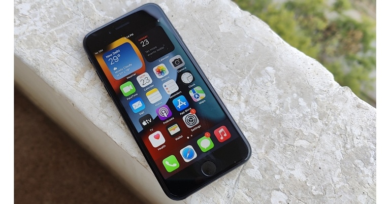iPhone SE 2022 Review: A good mix of old and new 