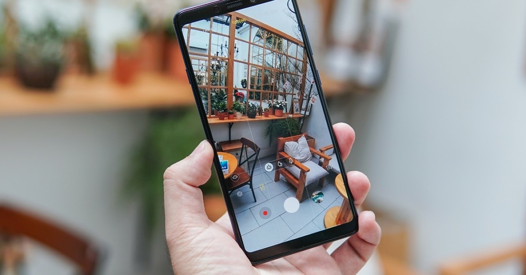 How to Find Hidden Cameras In Hotel Rooms Using Your Mobile Phone?