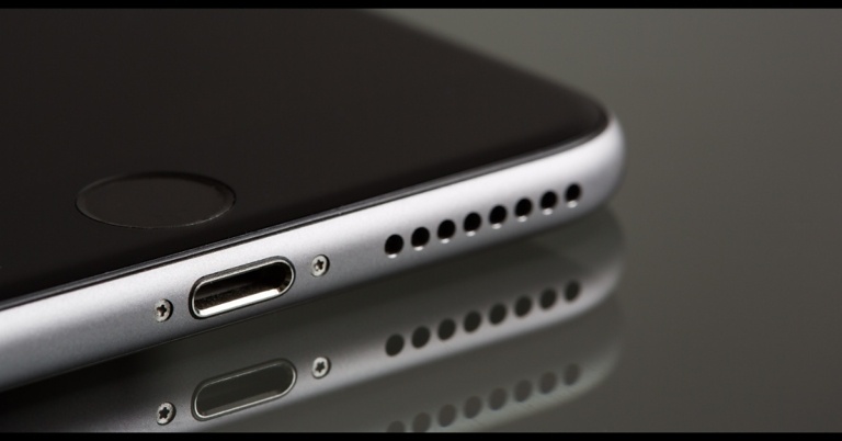 USB-C to become mandatory for smartphones starting 2024, ending Apple's lightning connector