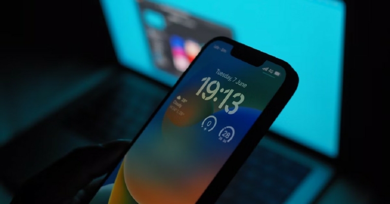 How to fix iOS 16.1 bug that randomly drops WiFi?