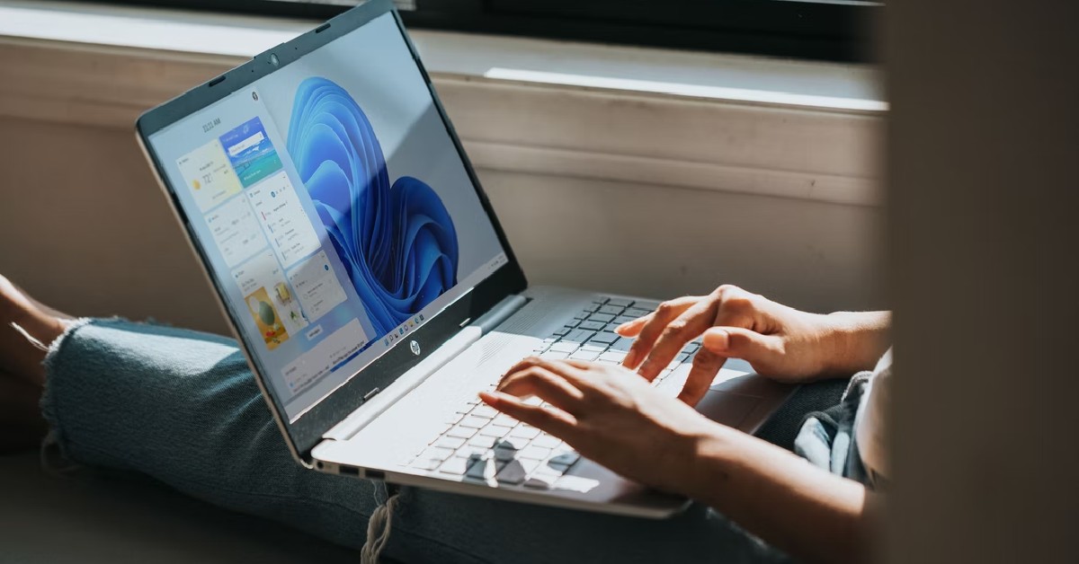 What Does Locking the Taskbar Mean in Windows?