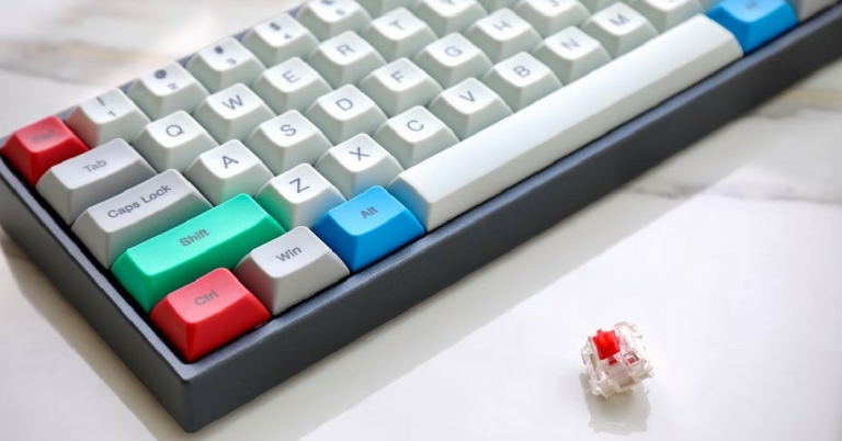 Best ways to clean your mechanical keyboard and how to fix a broken key?