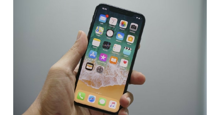 What The Orange And Green Dots indicate In iOS 14 or higher?