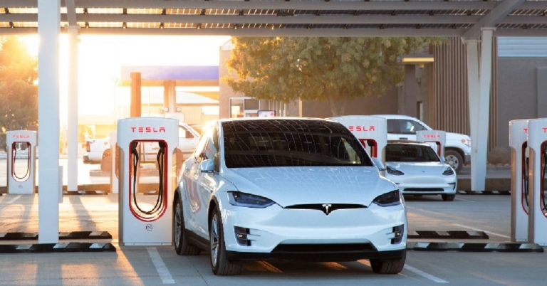 How much does it cost to replace the Tesla battery in USA?