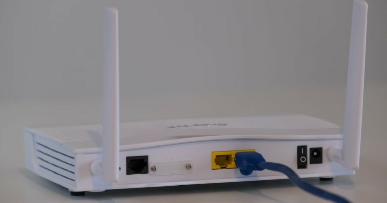 How to share your saved WiFi network and password from any Android device?