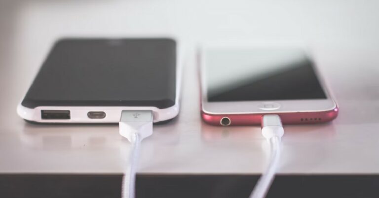 7 Simple Ways to Charge Your Phone Faster With or Without a Fast Charger