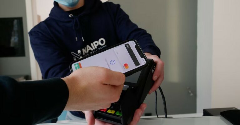 How to Use Apple Pay in Stores and Online?