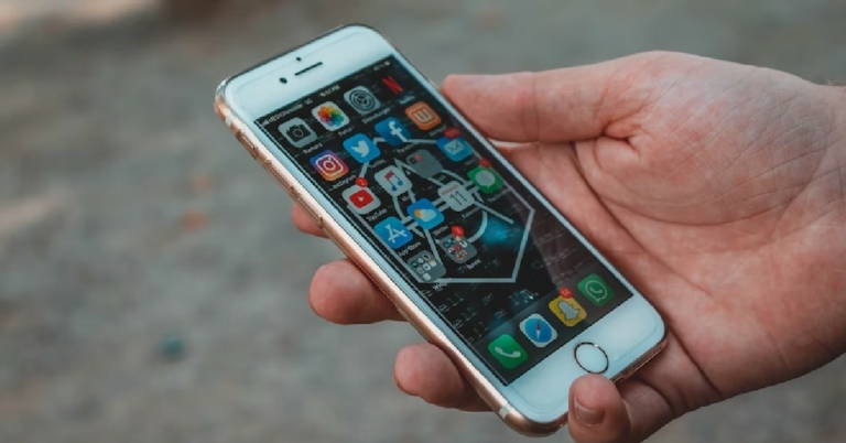 How to Hide Your 'Last Active' Status on Instagram and WhatsApp?