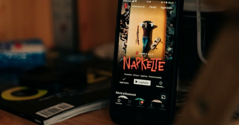 Best Smartphones with large screens to enjoy OTT content