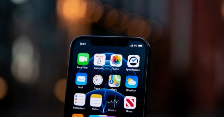 In this article, we show you how to create a ringtone for your iPhone using iTunes and Garage Band.