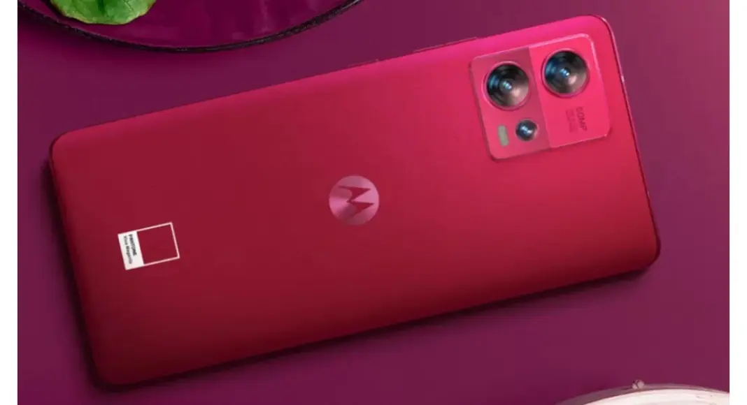 Limited-edition Motorola Edge 30 Fusion Viva Magenta launched in India
