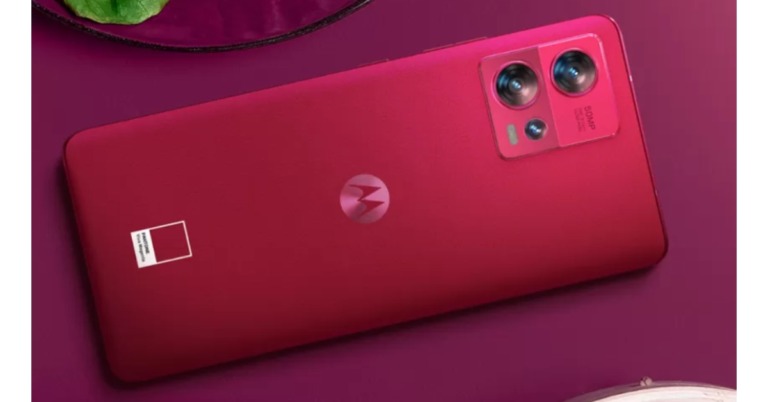 Limited-edition Motorola Edge 30 Fusion Viva Magenta launched in India