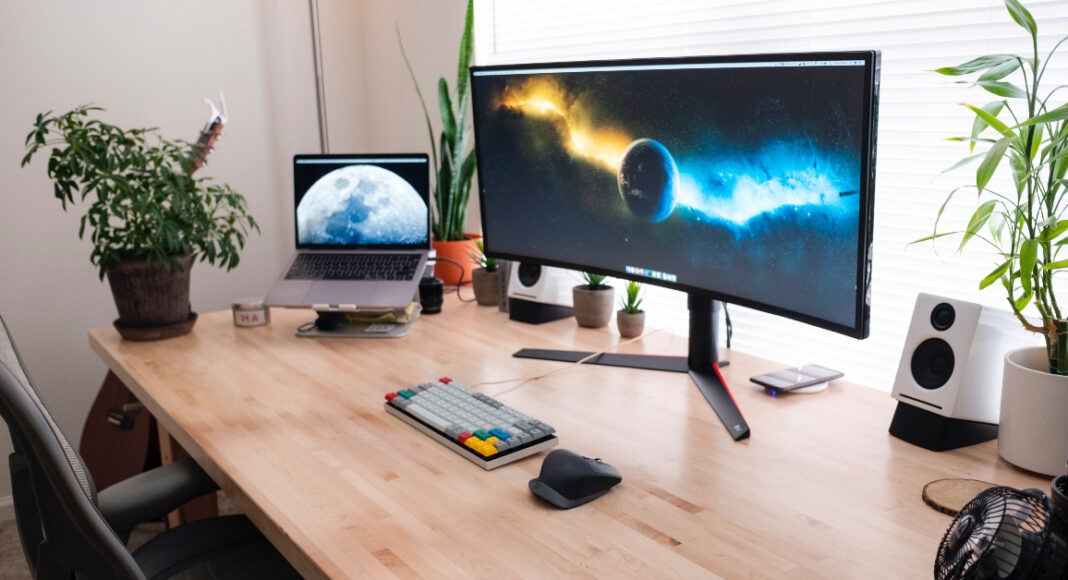 Top 5 Curved Monitor Displays for Productivity and Gaming