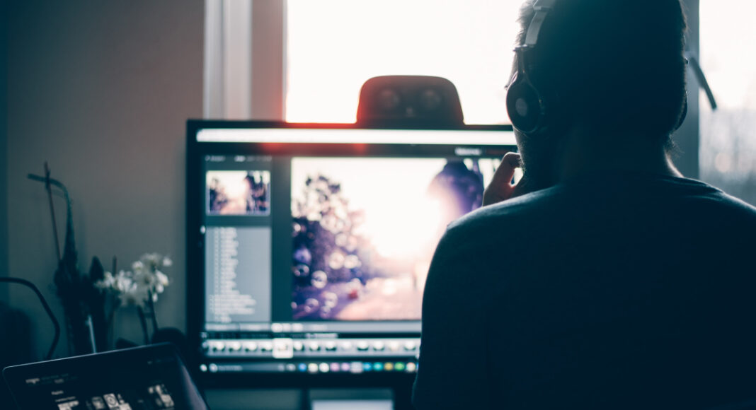 How to change the background of a picture? Try these 2 ways