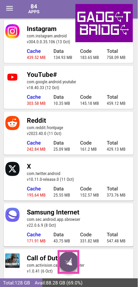 Step 4: Select if you want to clear the memory of apps with large cache or all apps at once. Hit the broom icon.