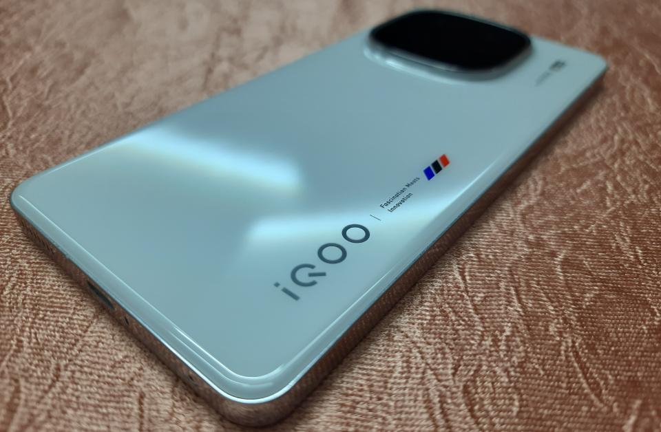 iQOO 12 review: Design and Display