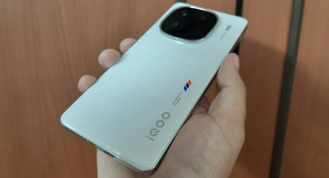 iQoo 12 pricing in India dropped by Rs 7,000 ahead of the iQoo 13 launch