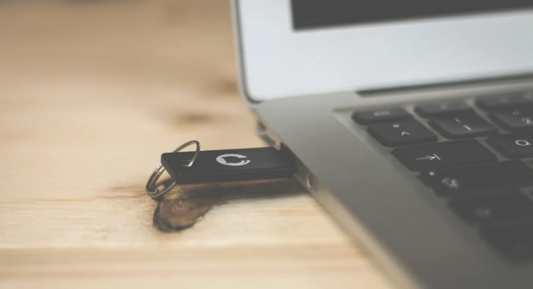 Top 4 Ways to Format a USB Drive to FAT32 on Windows 10 and 11 (2024)