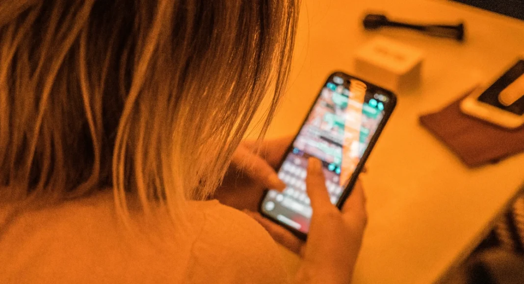 How to turn off predictive text on Android and iPhone? Top 4 Ways