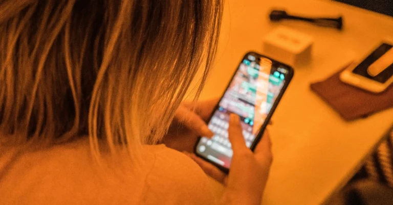 How to turn off predictive text on Android and iPhone? Top 4 Ways