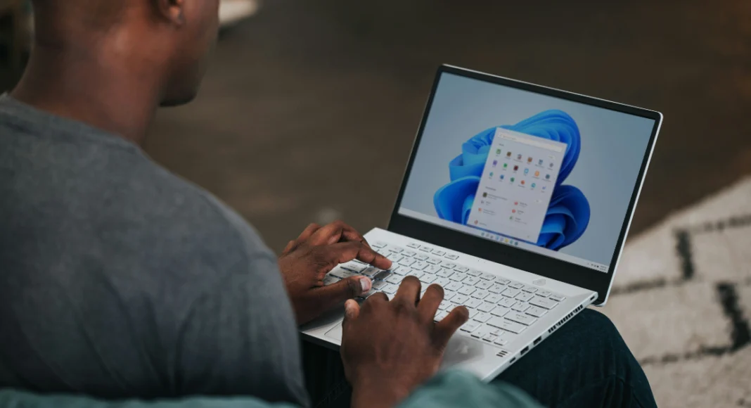 How to bring back the Show Desktop Button in Windows 11? (2024)