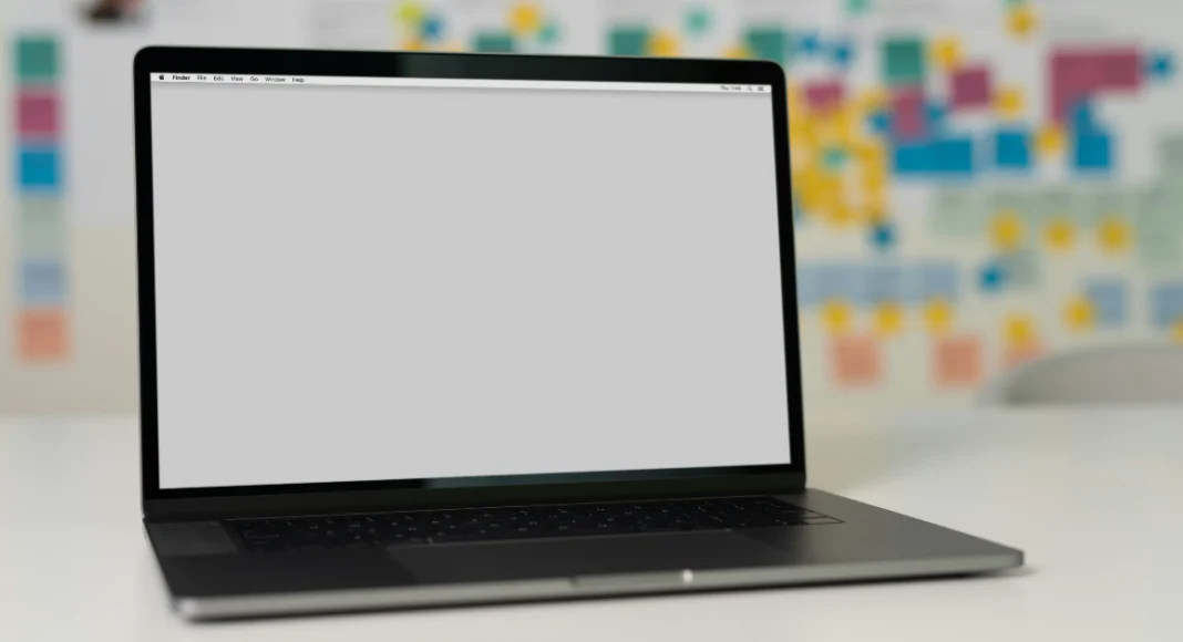 White dots appearing on your laptop’s screen? Try these 4 fixes (2024)