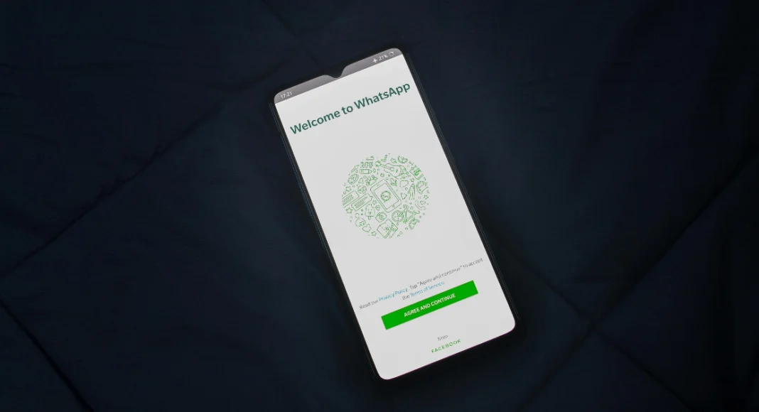 On Pixel 8 and Pixel 8 Pro, WhatsApp now supports face unlock, passkey support for iOS app also rolling out