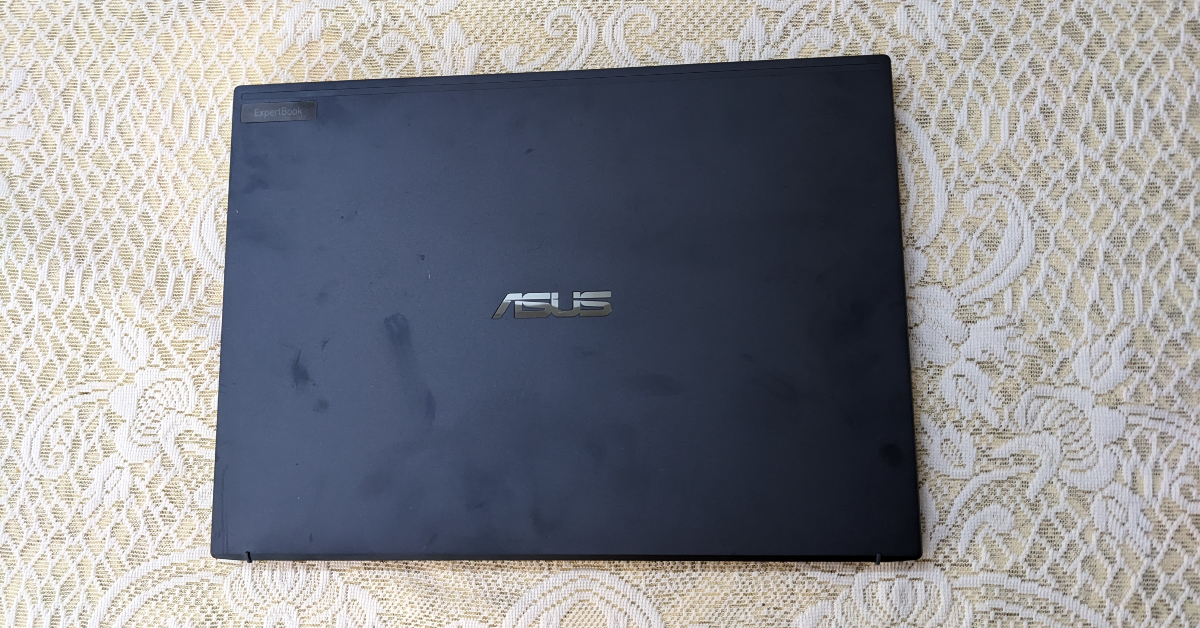 ASUS ExpertBook B5 (B5404CMA) Review: Design and Display
