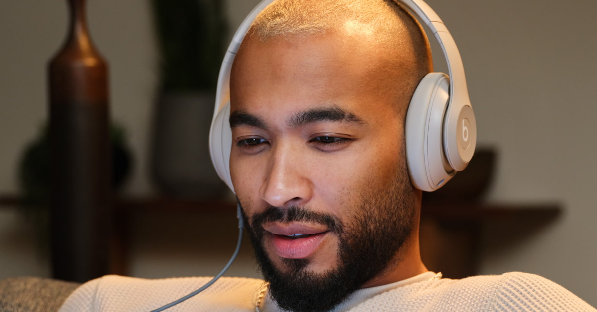 Beats Studio Pro Best ANC wireless headphones under Rs 45,000