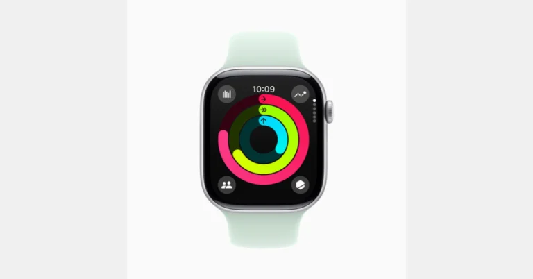 Apple Watch users can get exclusive rewards by closing all three Activity rings on April 24