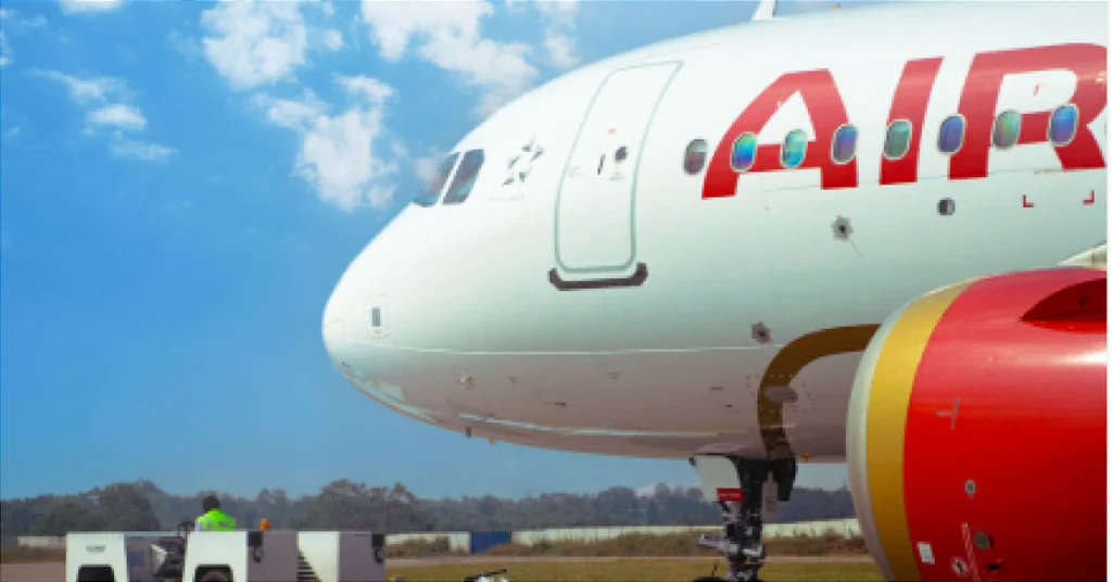 How does Air India’s baggage location feature use Apple's AirTag and Share Item Location feature?
