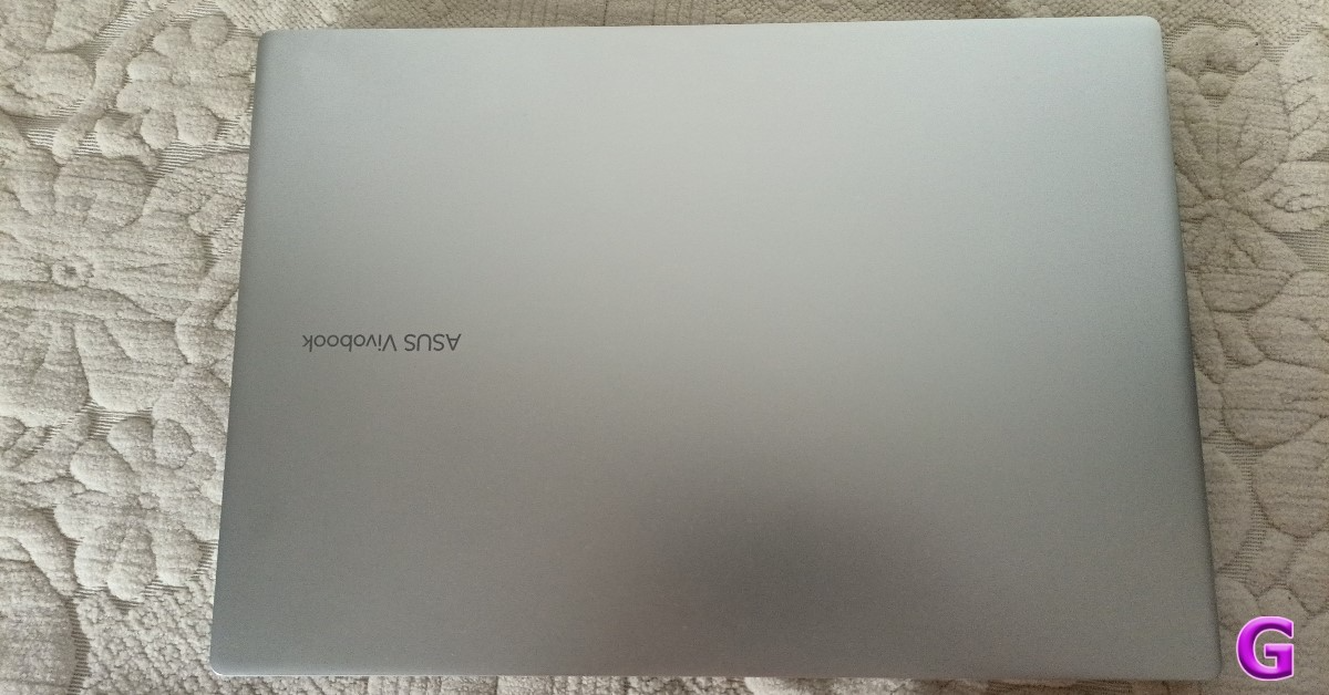 ASUS VivoBook 1607QA Review: Design and Display