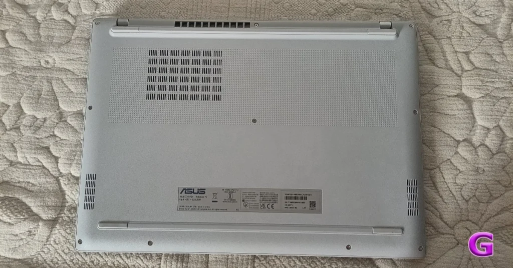 ASUS VivoBook 1607QA Review: Design and Display