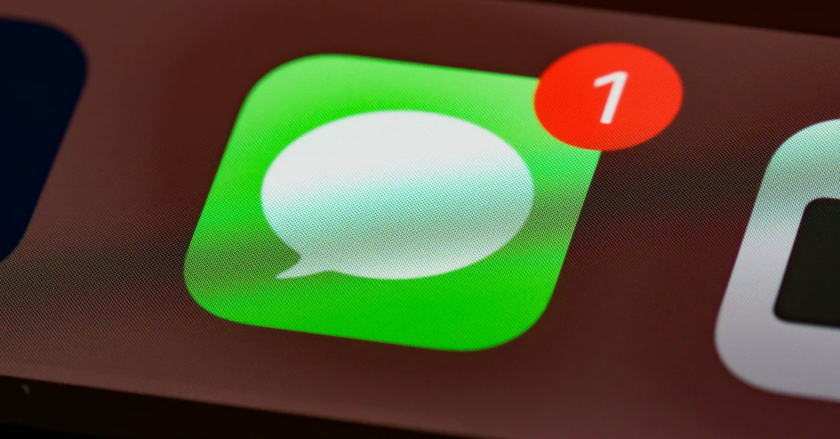 How to live translate text messages on iPhone