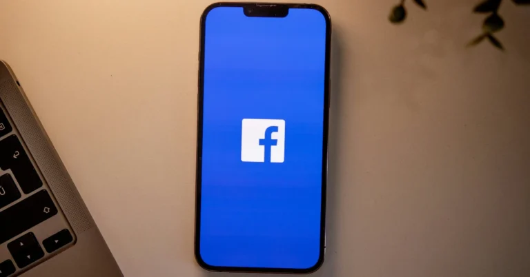 How to add animated backdrops to your text posts on Facebook