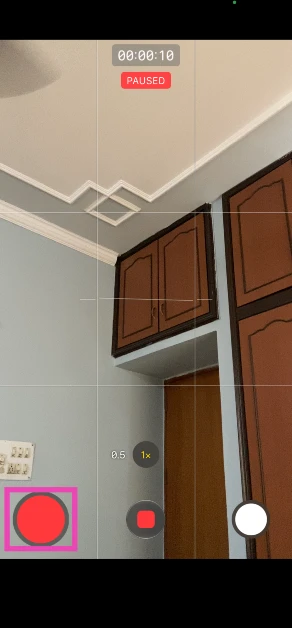 When you pause the video recording, an indicator will appear below the timer. The pause button will be replaced by a record button.